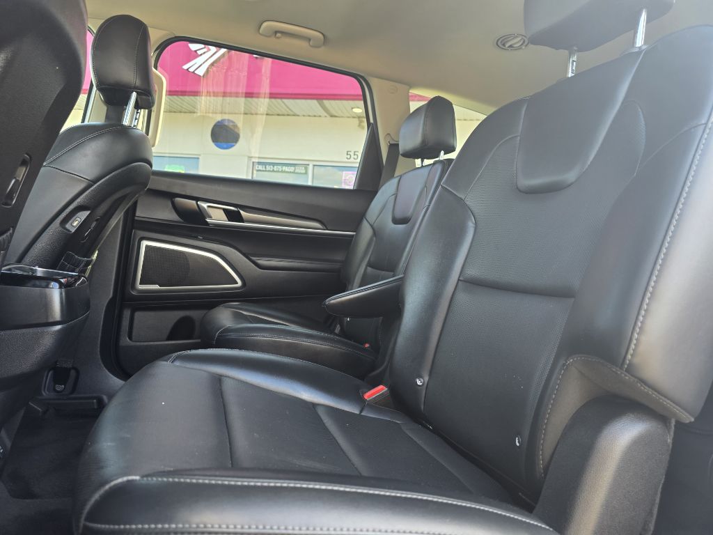 Photo 33 of this KIA TELLURIDE