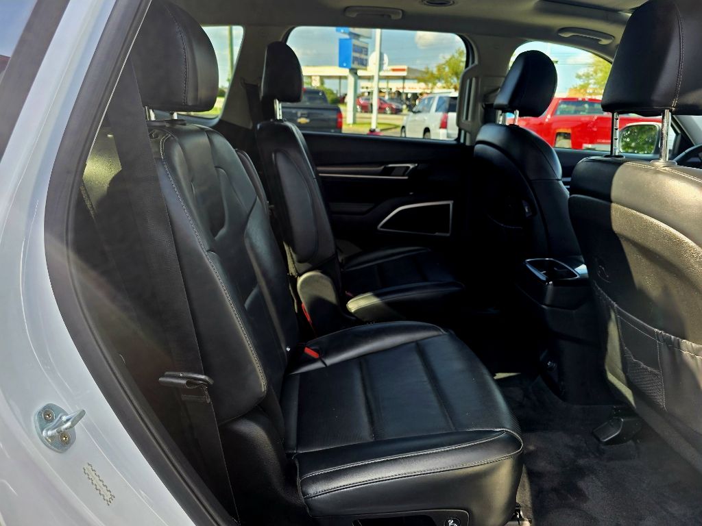 Photo 7 of this KIA TELLURIDE