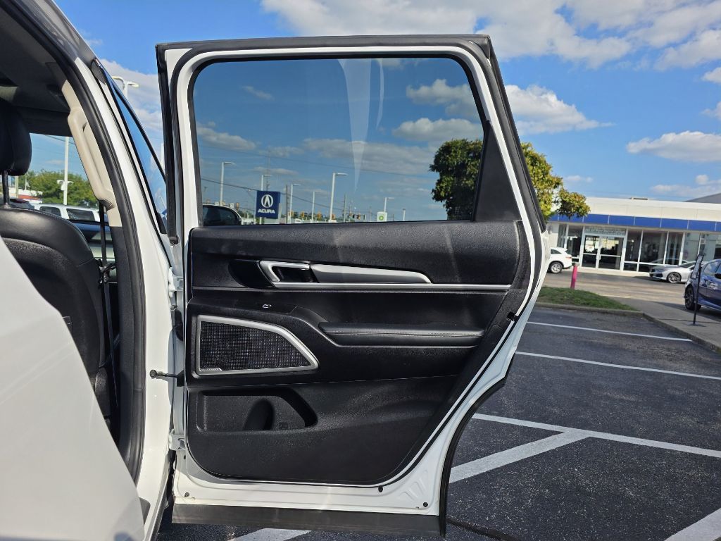 Photo 21 of this KIA TELLURIDE