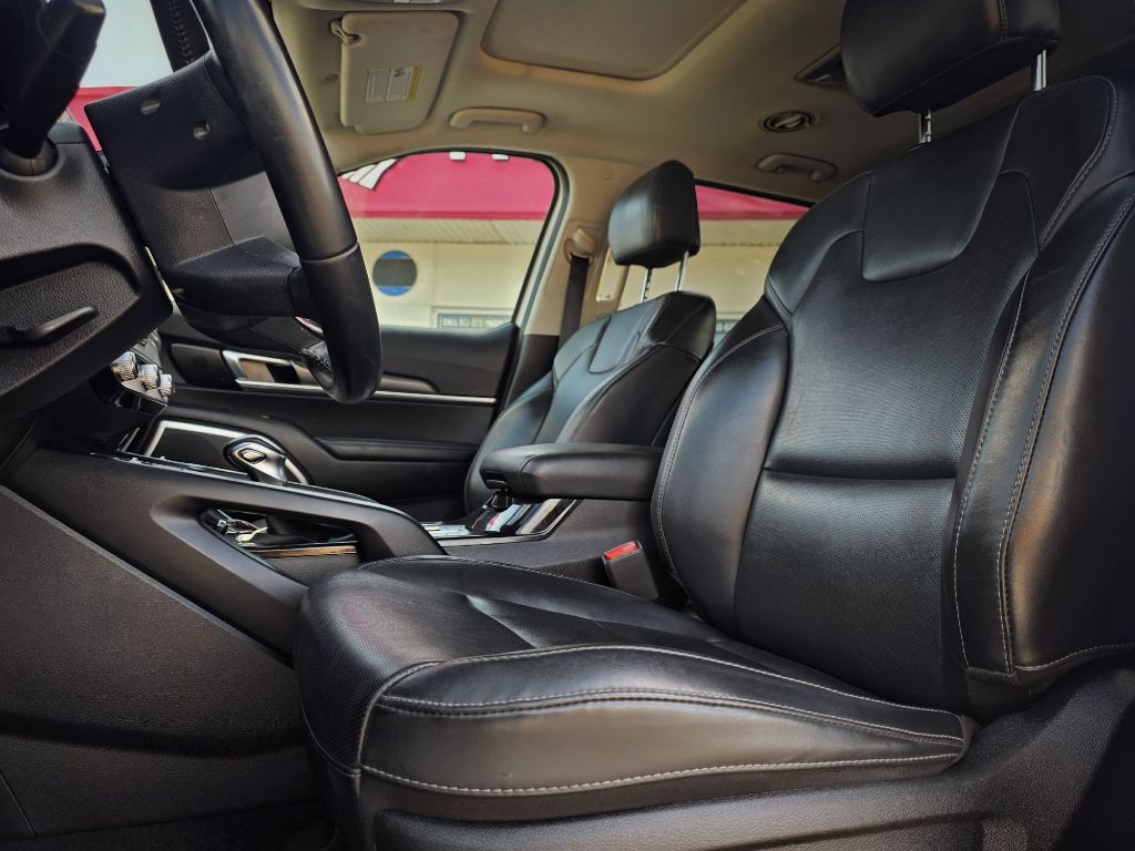 Photo 42 of this KIA TELLURIDE
