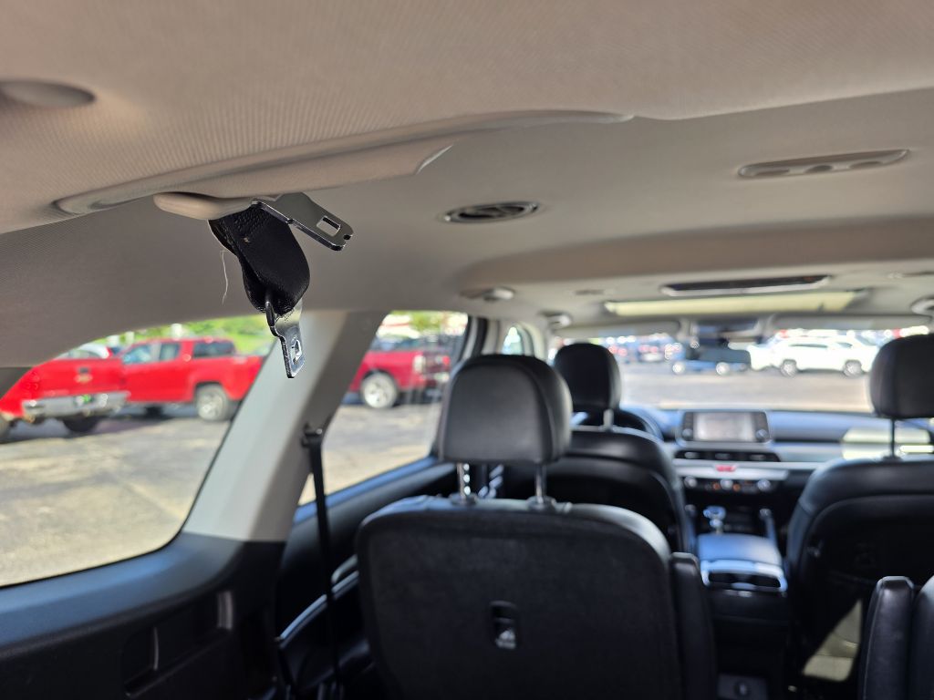 Photo 14 of this KIA TELLURIDE