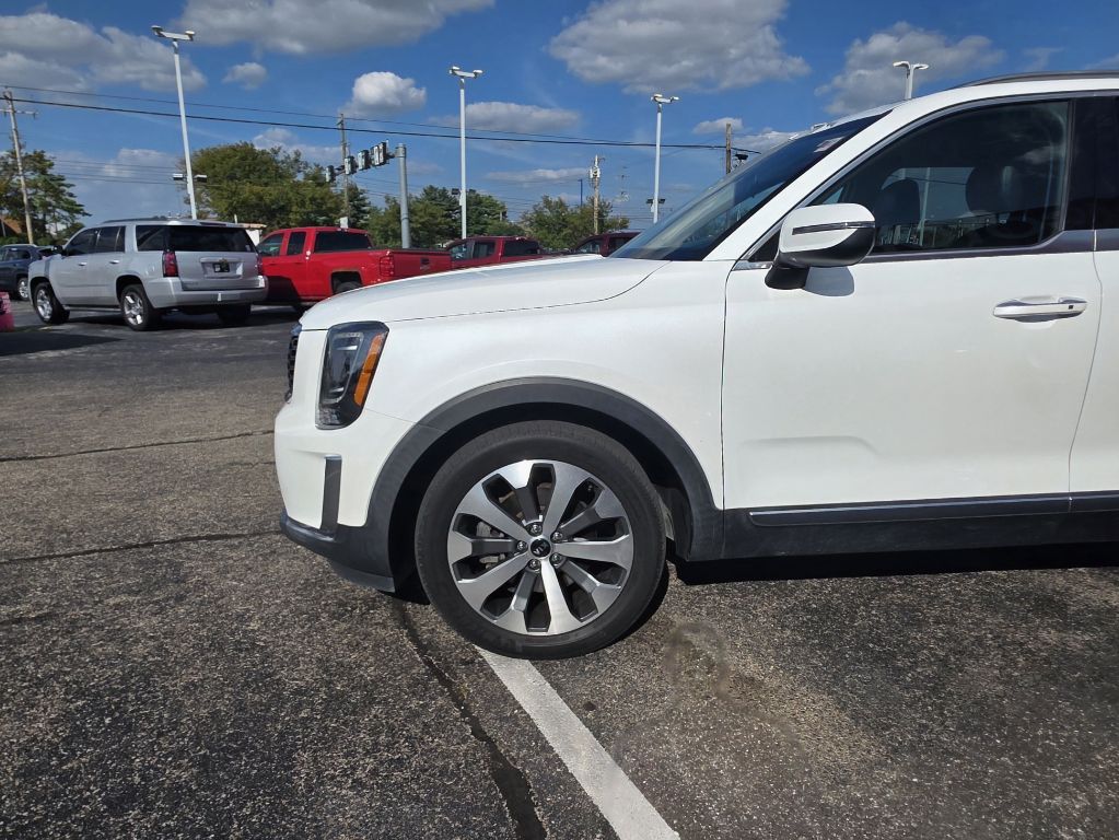 Photo 50 of this KIA TELLURIDE