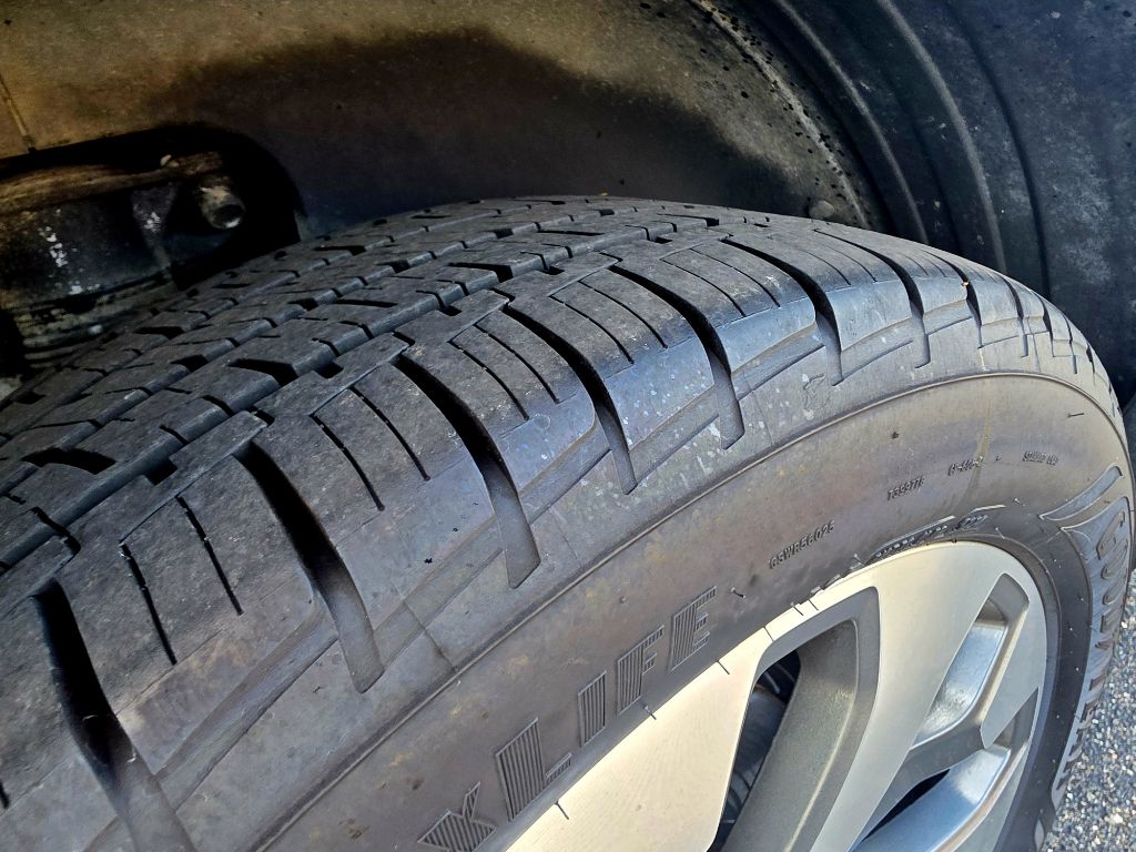 Photo 60 of this KIA TELLURIDE