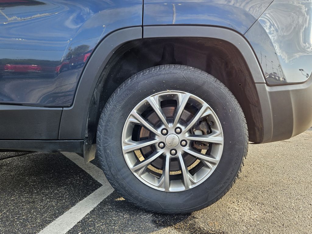 Photo 26 of this JEEP CHEROKEE