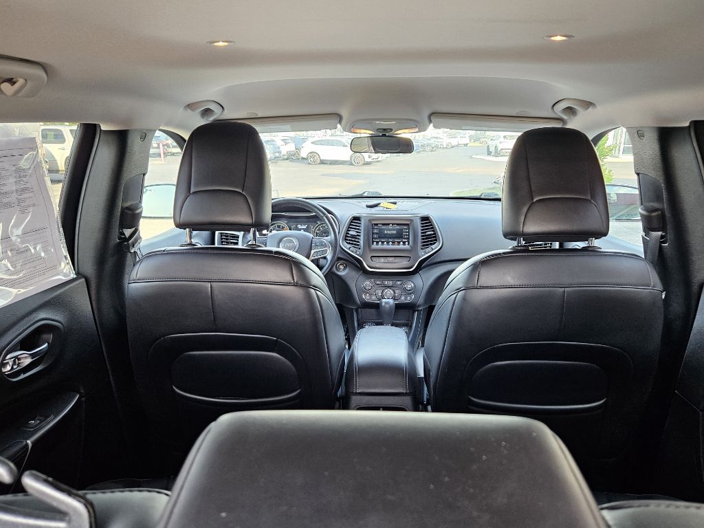 Photo 17 of this JEEP CHEROKEE