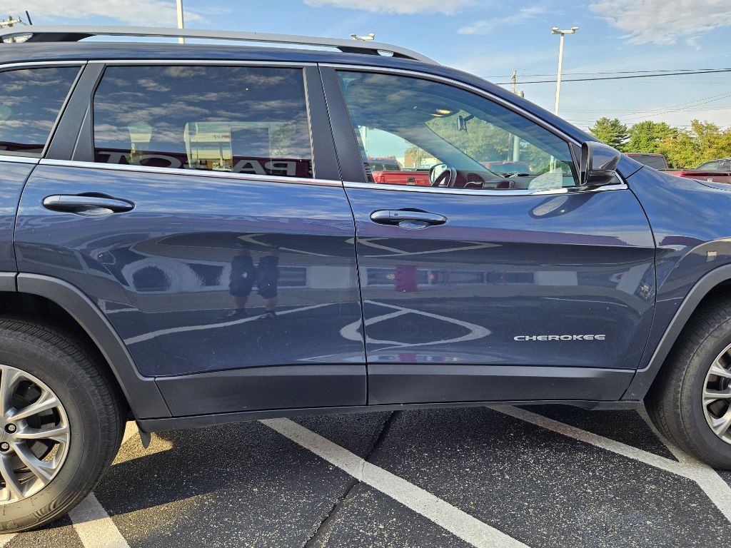 Photo 4 of this JEEP CHEROKEE