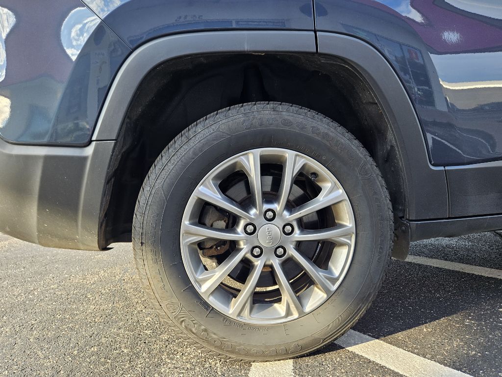 Photo 5 of this JEEP CHEROKEE