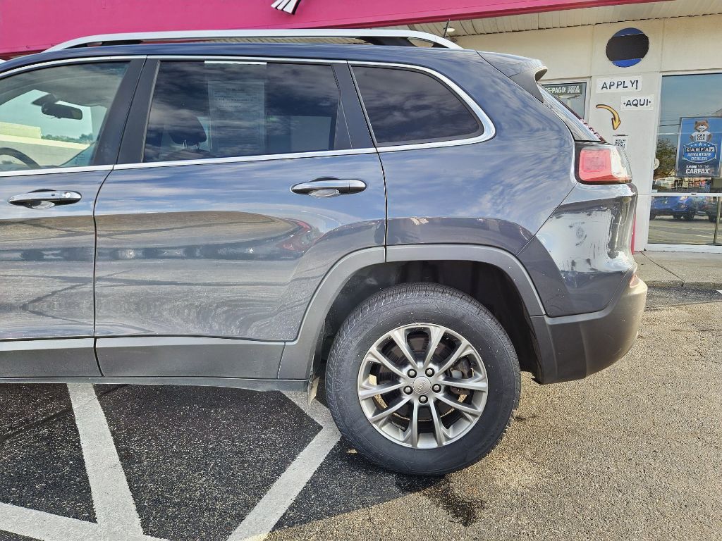 Photo 19 of this JEEP CHEROKEE