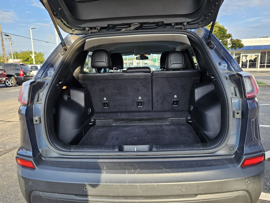 Photo 15 of this JEEP CHEROKEE