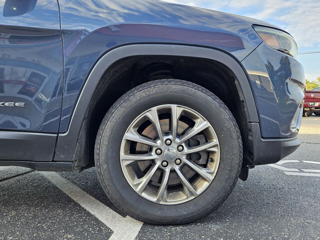 Photo 8 of this JEEP CHEROKEE