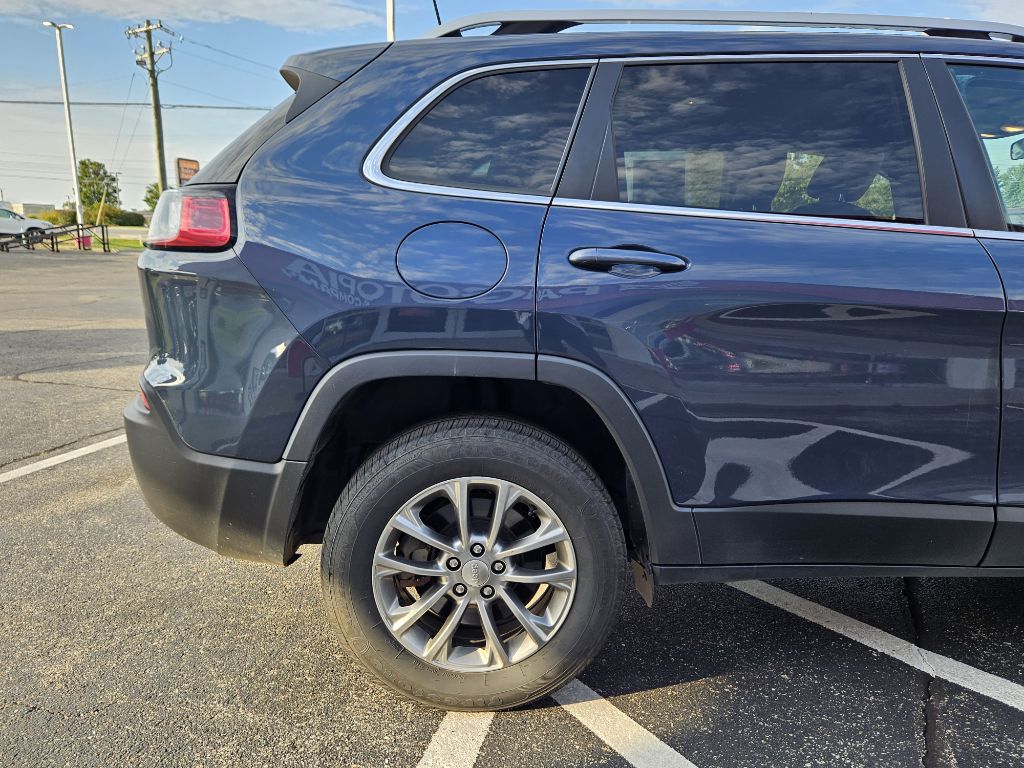 Photo 3 of this JEEP CHEROKEE