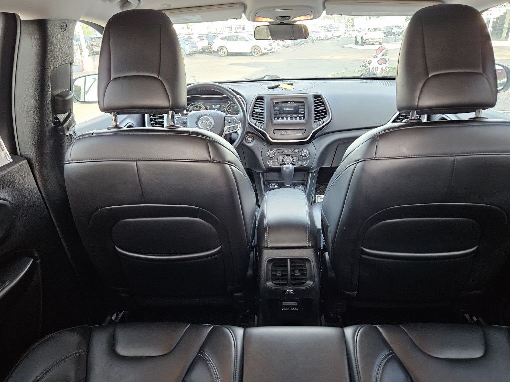 Photo 18 of this JEEP CHEROKEE