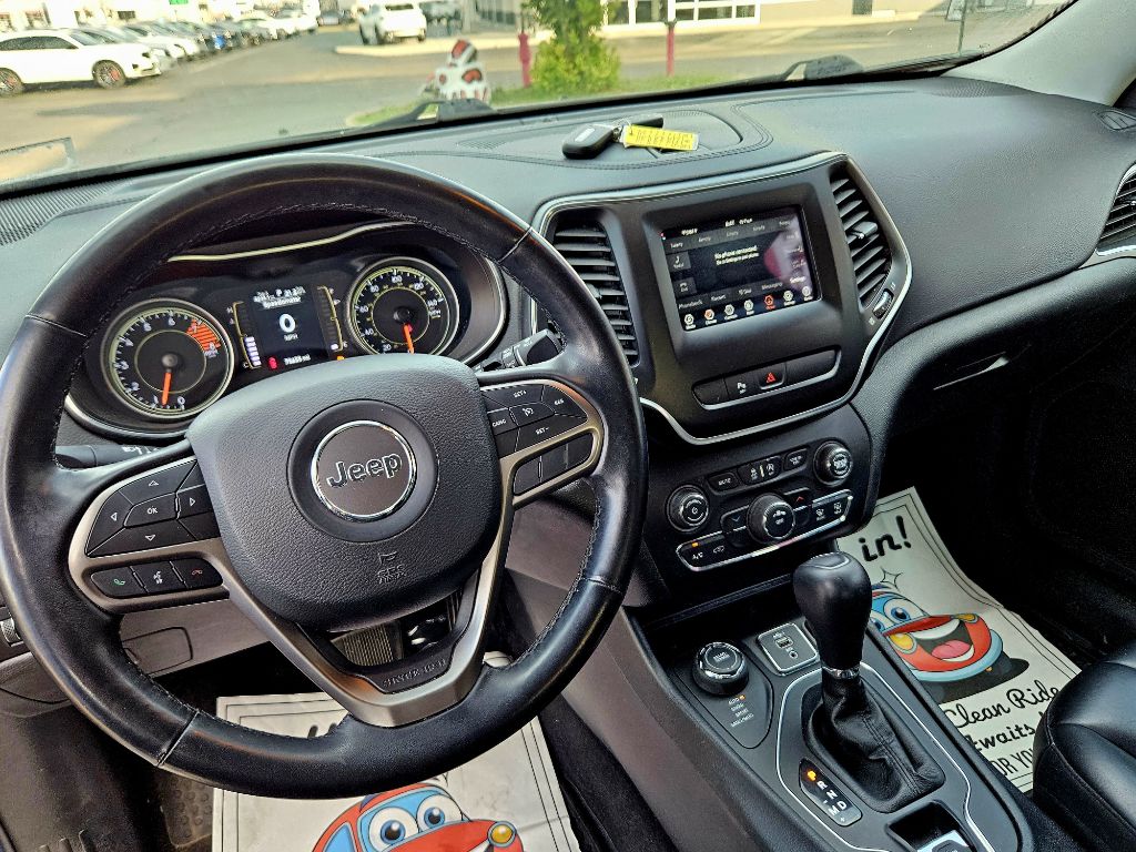 Photo 38 of this JEEP CHEROKEE