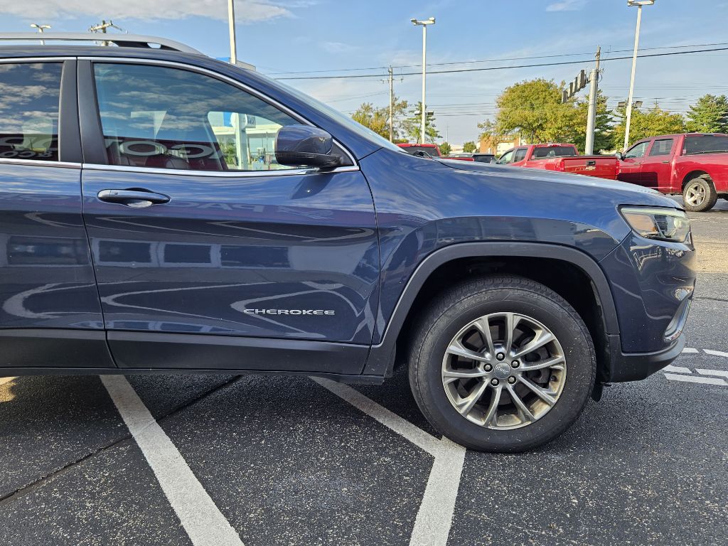 Photo 2 of this JEEP CHEROKEE