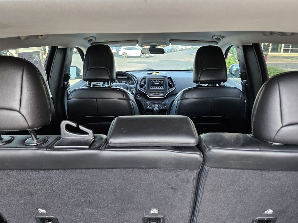 Photo 16 of this JEEP CHEROKEE