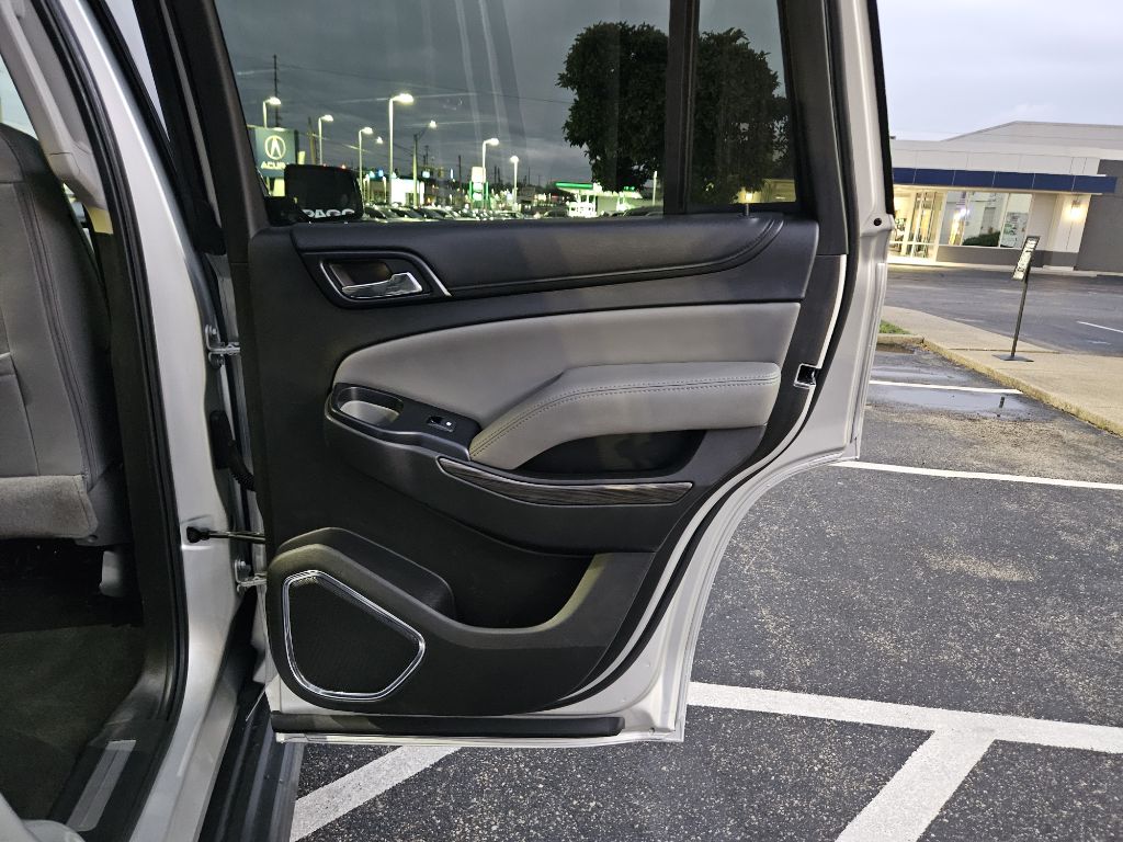 Photo 44 of this CHEVROLET TAHOE