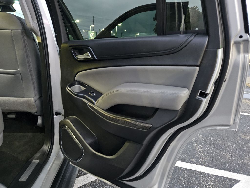 Photo 33 of this CHEVROLET TAHOE
