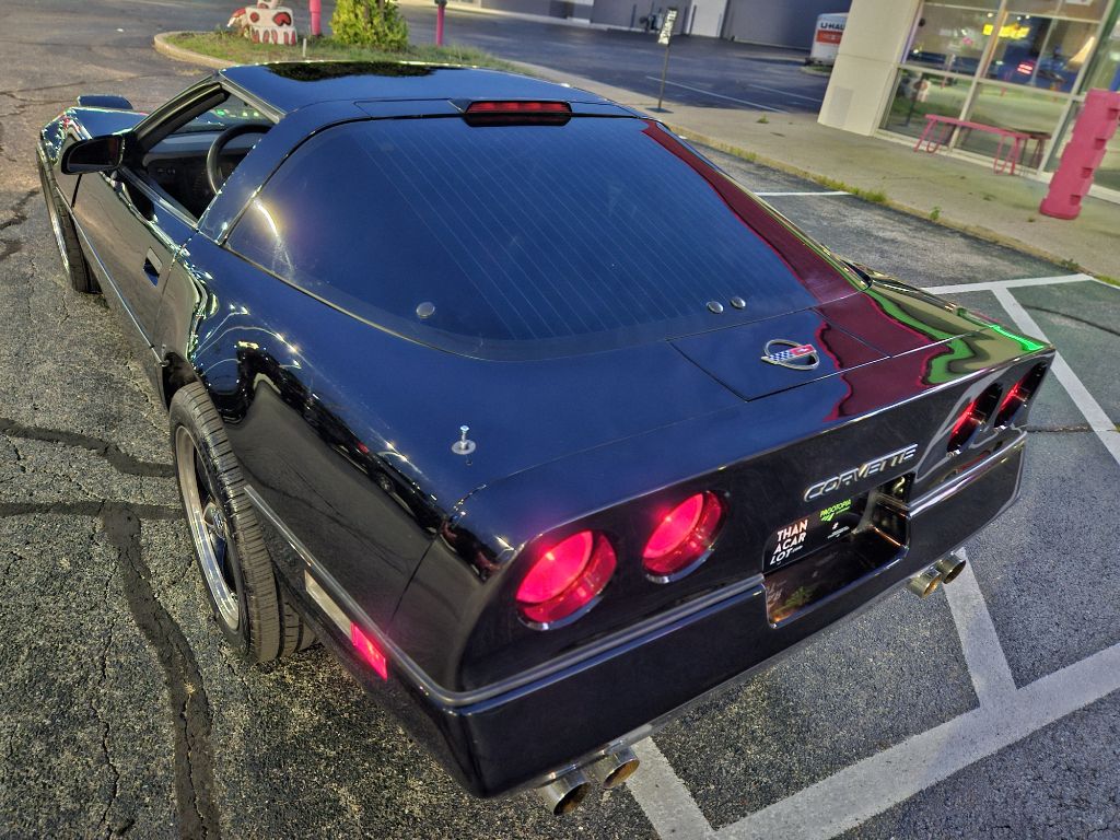 Photo 4 of this CHEVROLET CORVETTE
