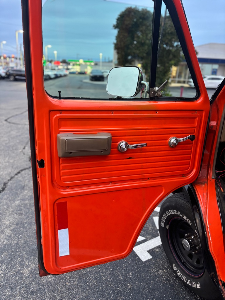 Photo 7 of this CHEVROLET CHEVY VAN