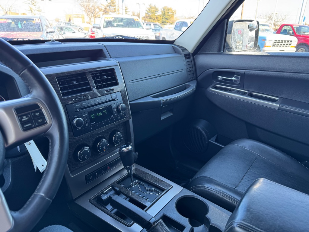 Photo 14 of this JEEP LIBERTY