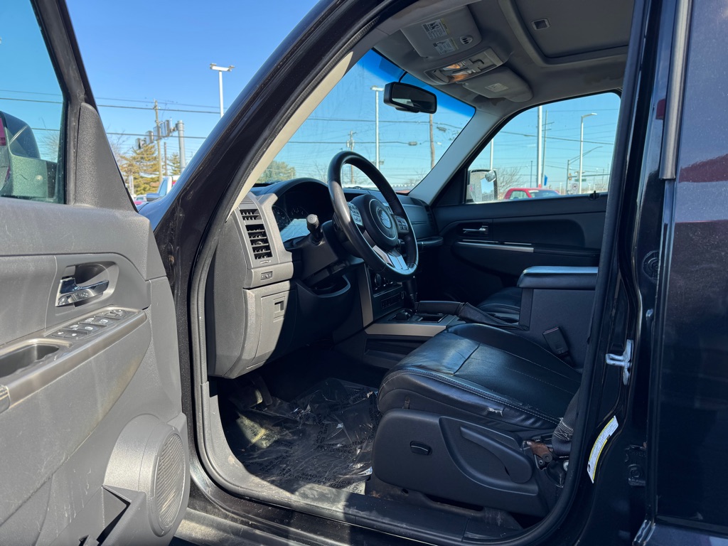 Photo 10 of this JEEP LIBERTY