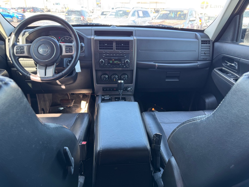 Photo 24 of this JEEP LIBERTY