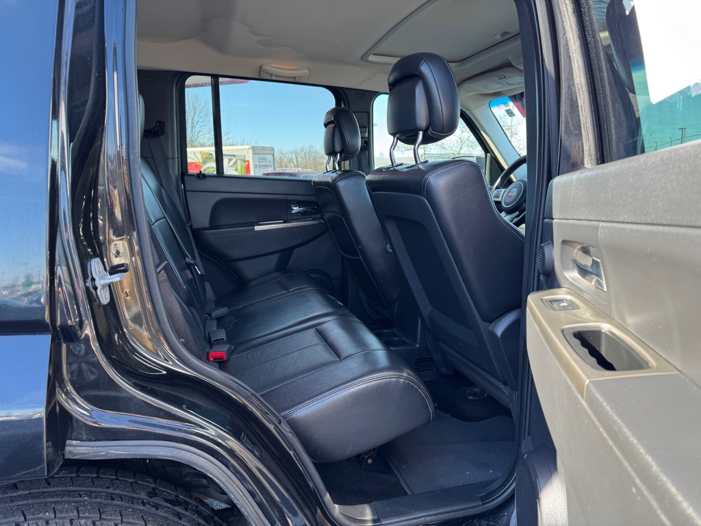 Photo 23 of this JEEP LIBERTY