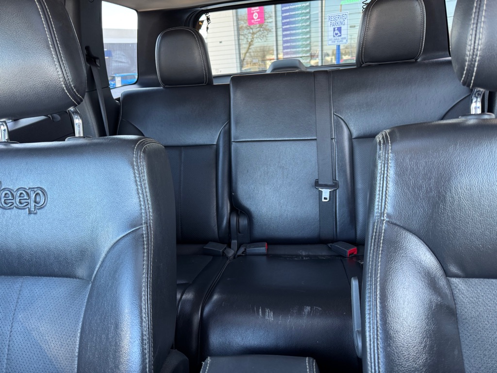 Photo 19 of this JEEP LIBERTY