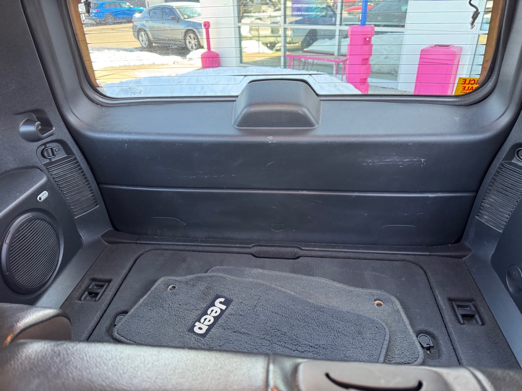 Photo 22 of this JEEP LIBERTY