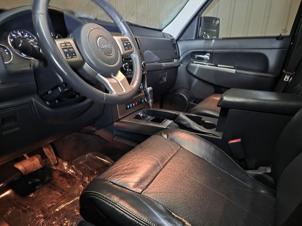 Photo 6 of this JEEP LIBERTY