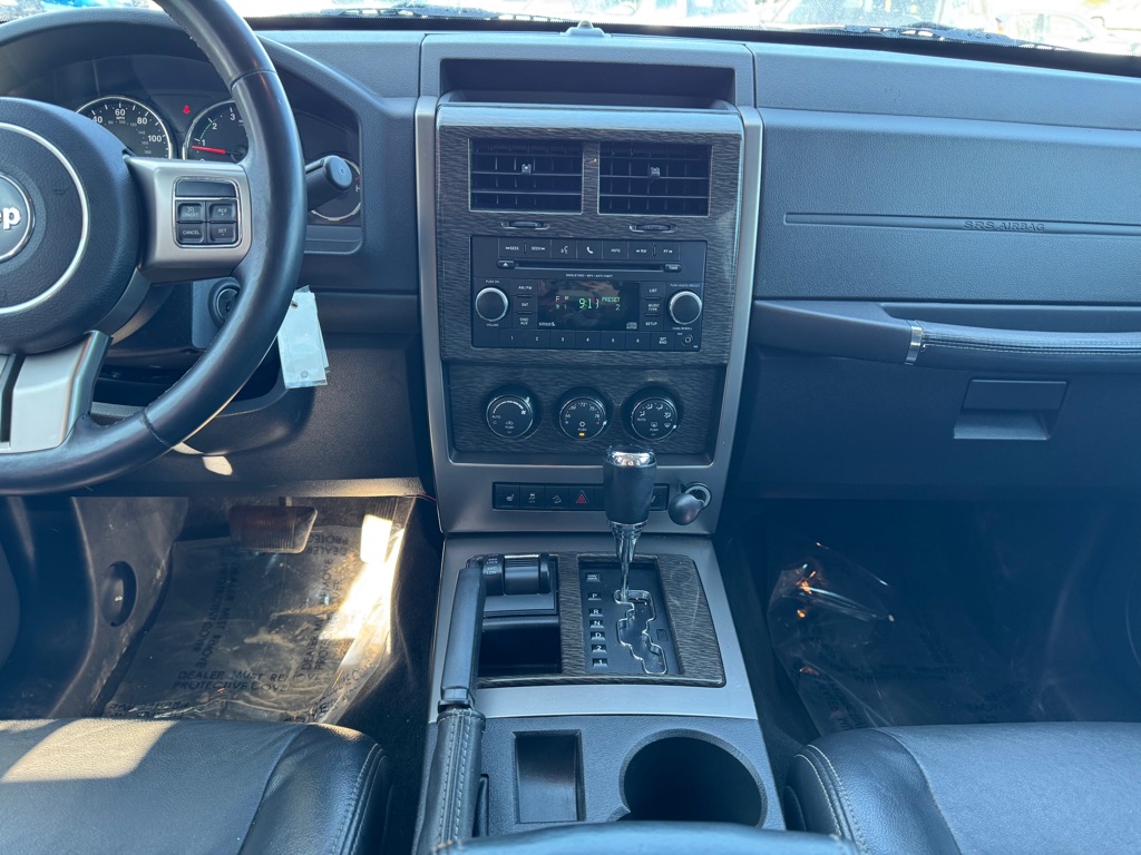 Photo 25 of this JEEP LIBERTY