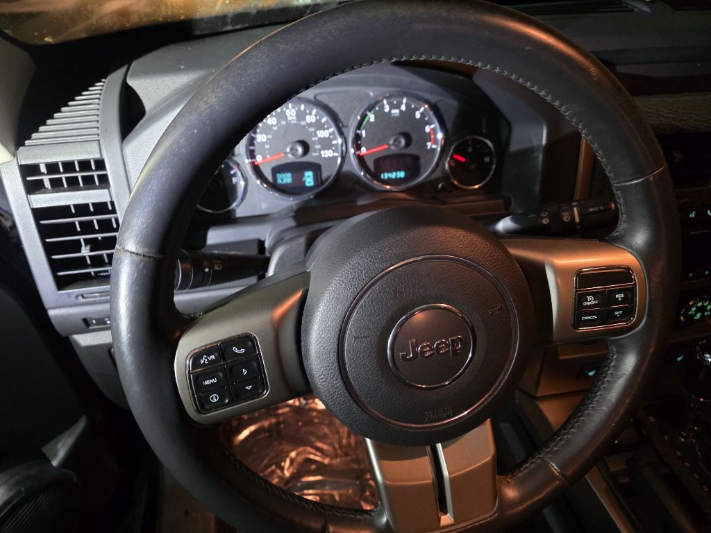 Photo 8 of this JEEP LIBERTY