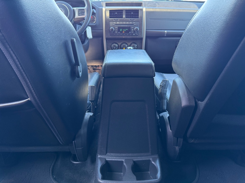 Photo 21 of this JEEP LIBERTY