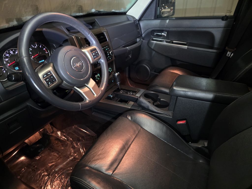 Photo 7 of this JEEP LIBERTY