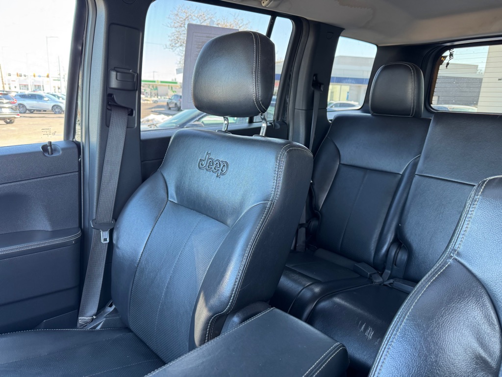 Photo 17 of this JEEP LIBERTY
