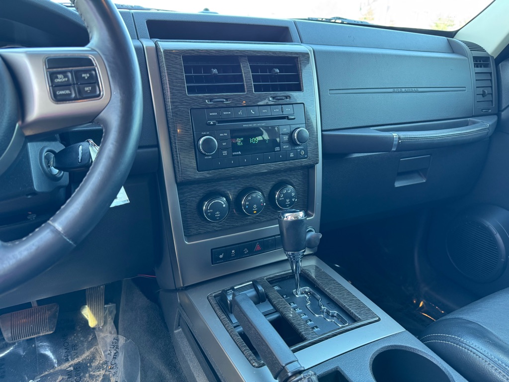 Photo 26 of this JEEP LIBERTY