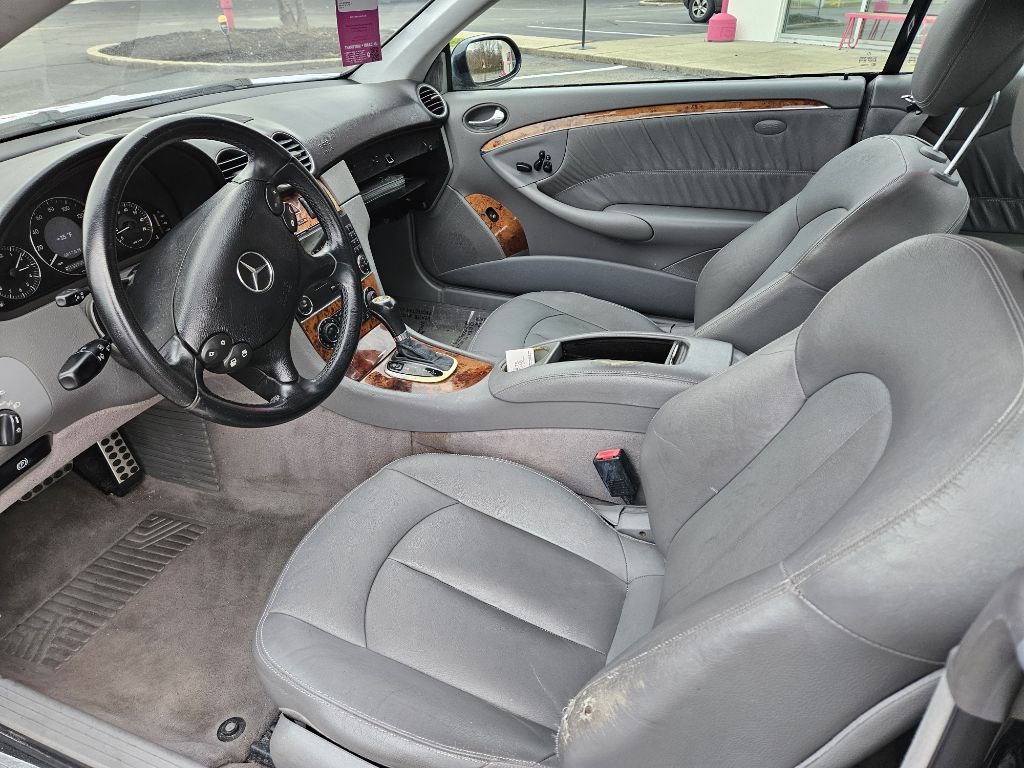 Photo 27 of this MERCEDES-BENZ CLK 350