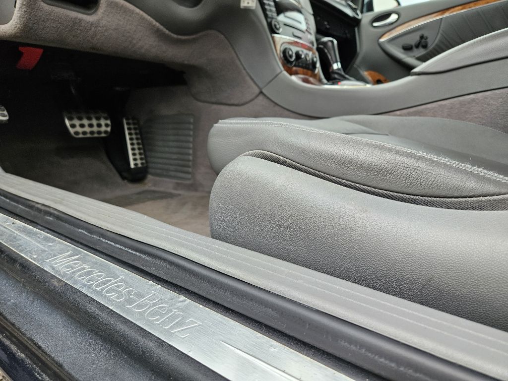 Photo 21 of this MERCEDES-BENZ CLK 350