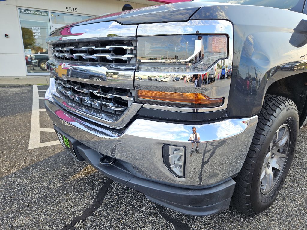 Photo 3 of this CHEVROLET SILVERADO 1500