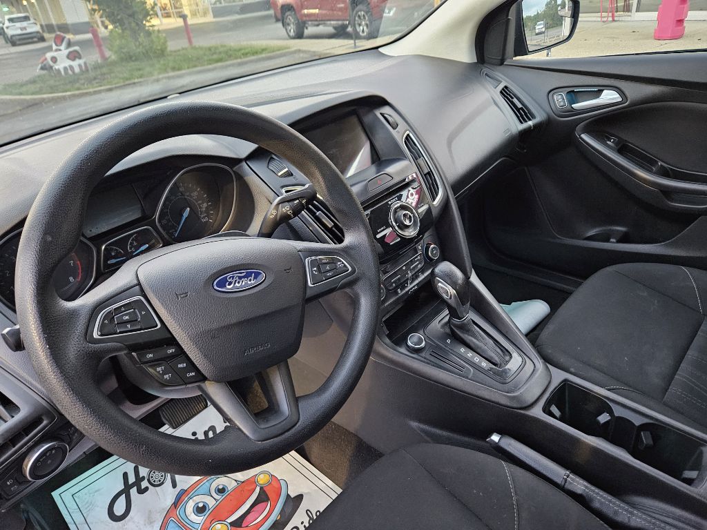 Photo 26 of this FORD FOCUS