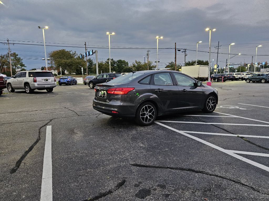 Photo 10 of this FORD FOCUS