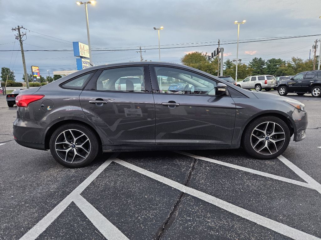 Photo 9 of this FORD FOCUS