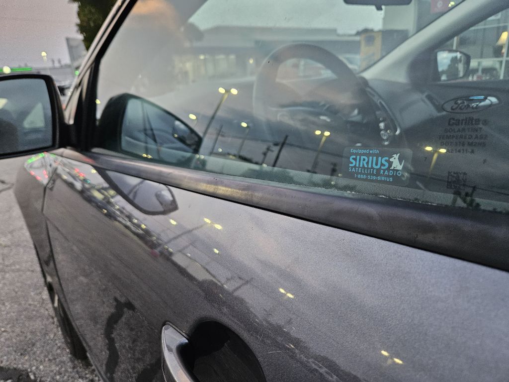 Photo 21 of this FORD FOCUS