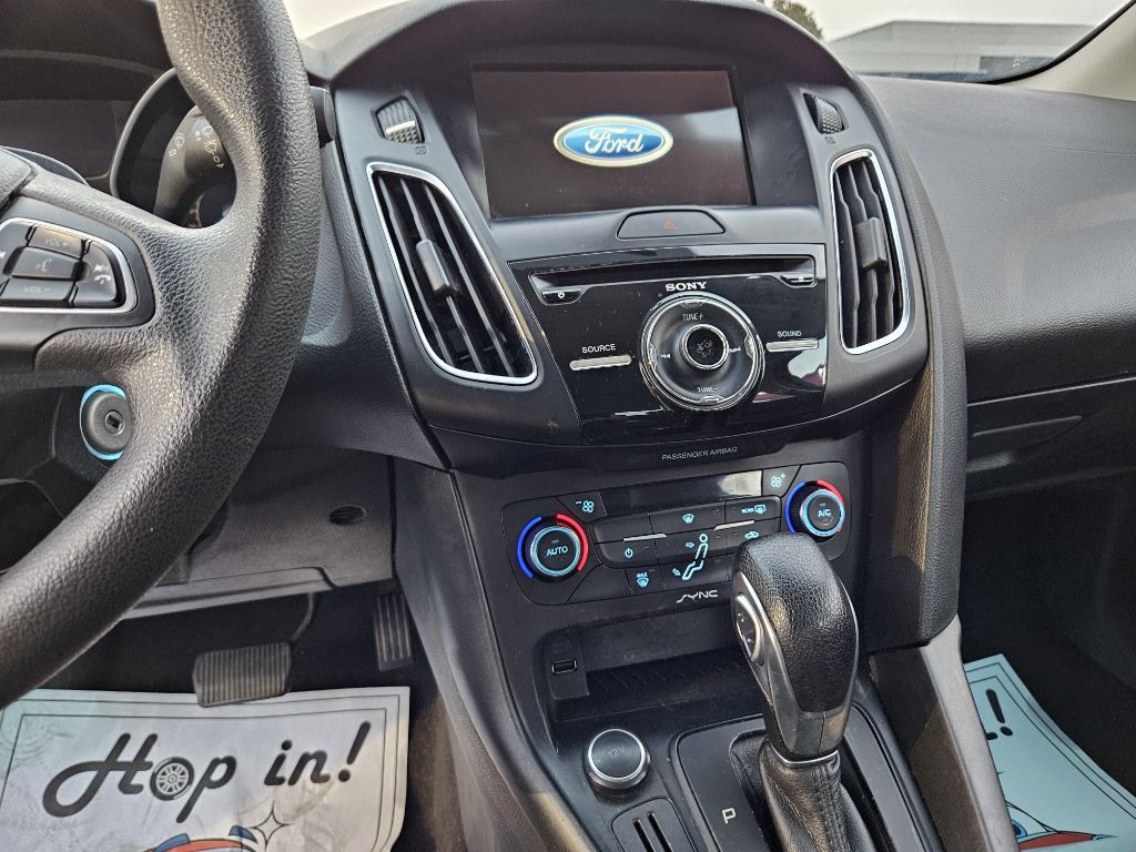 Photo 24 of this FORD FOCUS