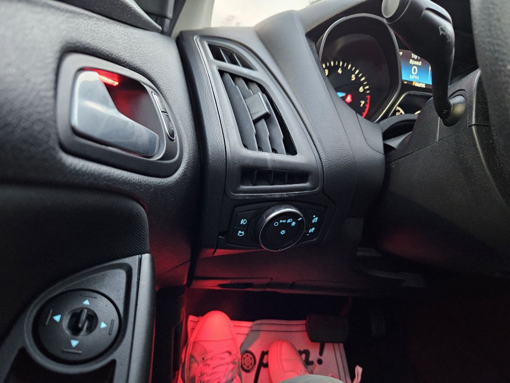 Photo 29 of this FORD FOCUS