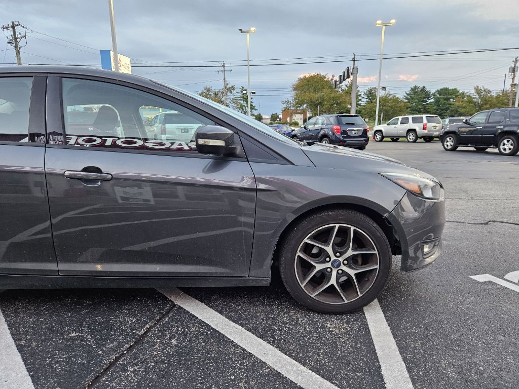 Photo 5 of this FORD FOCUS
