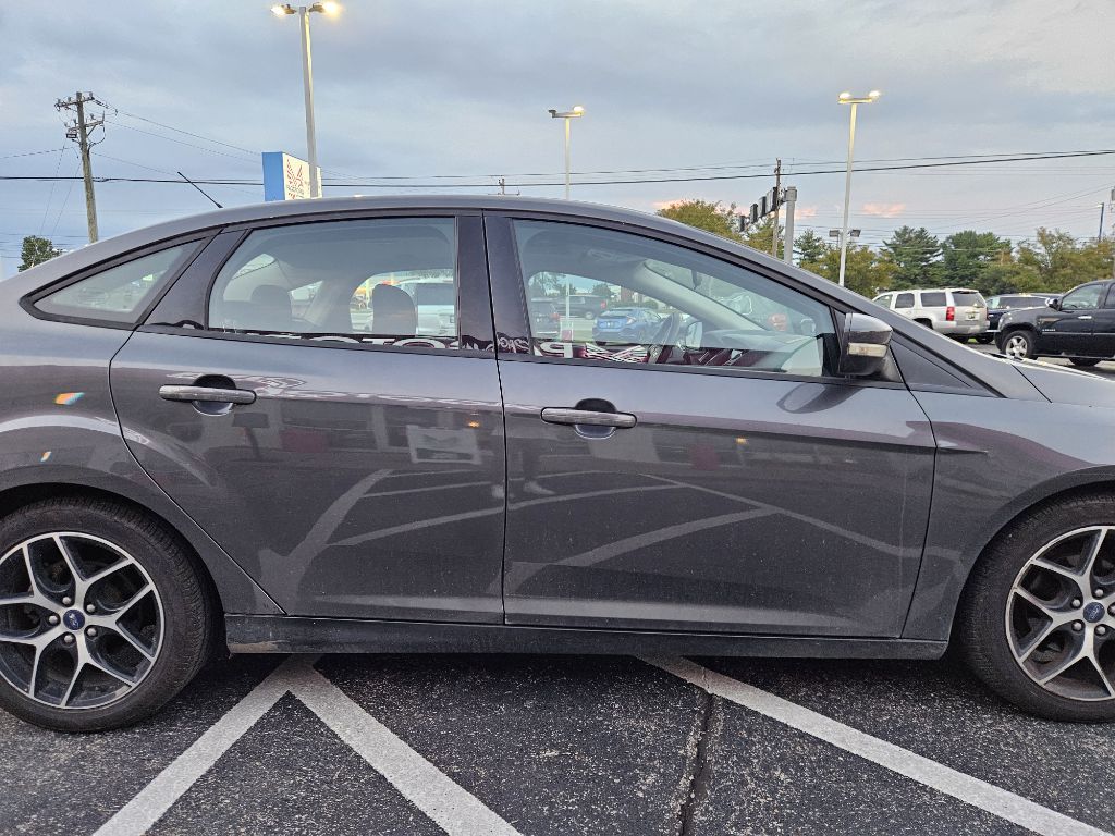 Photo 7 of this FORD FOCUS