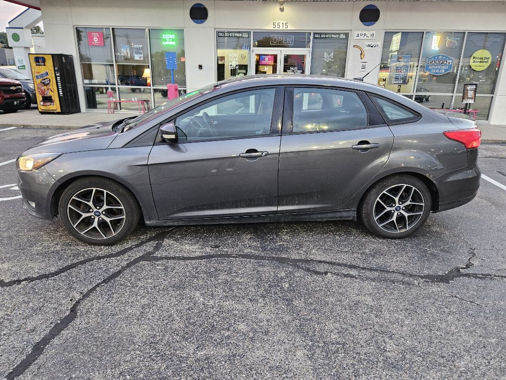 Photo 37 of this FORD FOCUS