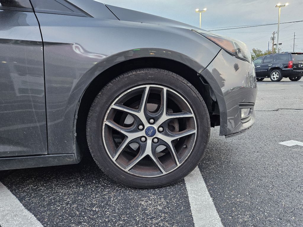 Photo 16 of this FORD FOCUS