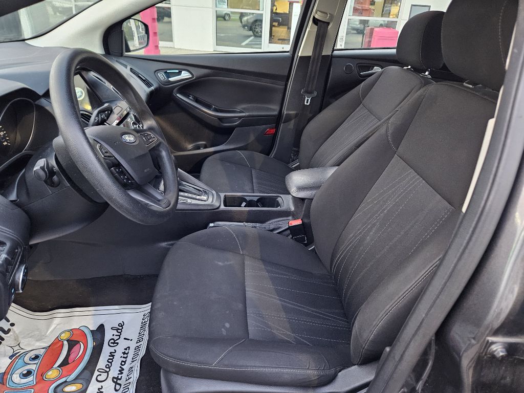Photo 18 of this FORD FOCUS